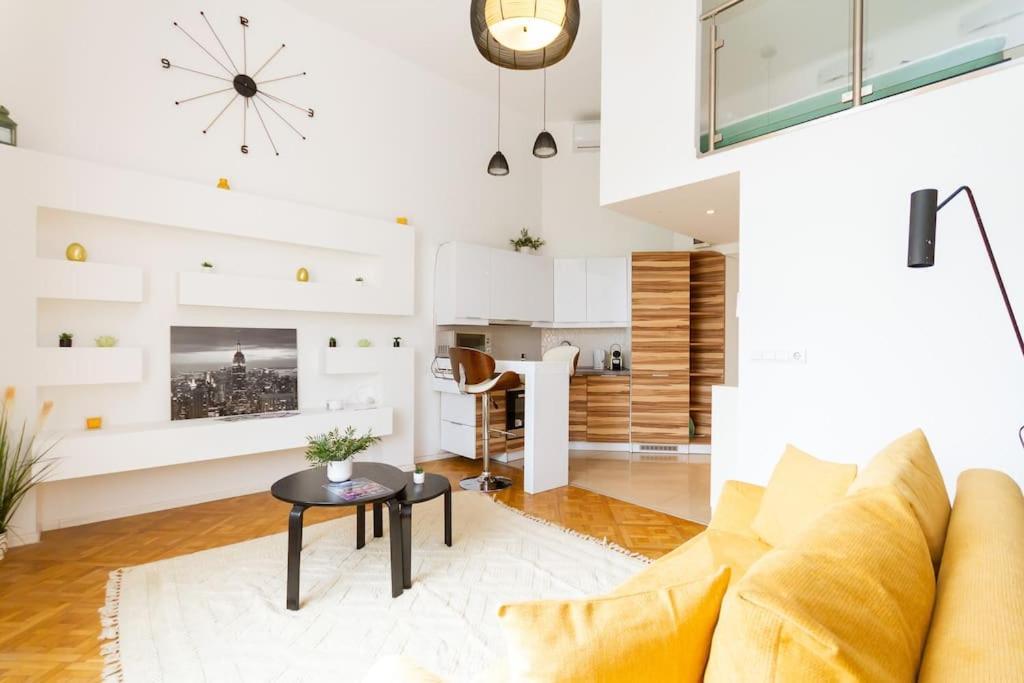 Bright Design Riverside Studio By Nw Budapest Eksteriør bilde